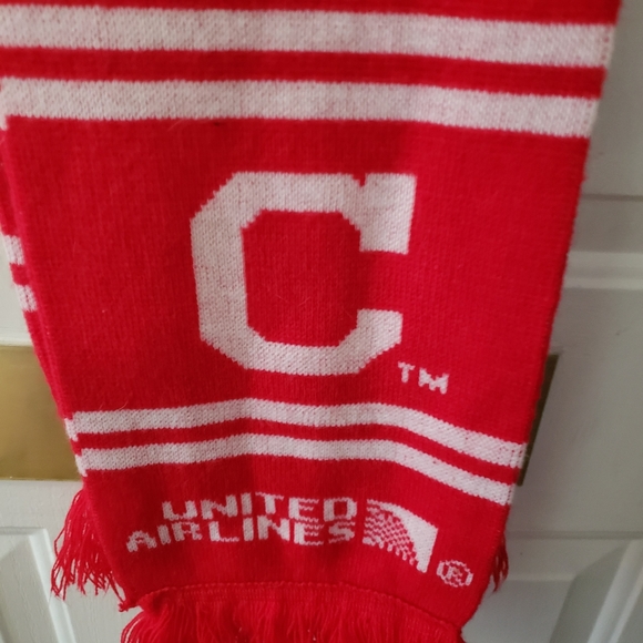 Vintage United Airlines Scarf with Cleveland Indians - Picture 4 of 7